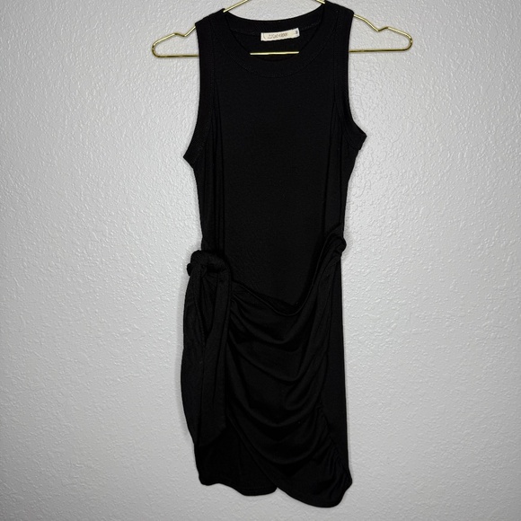 Liyo Hon Dresses & Skirts - Pre- Owned Women Liyo Hon Black, sleeveless tank dress with a Knot Detail